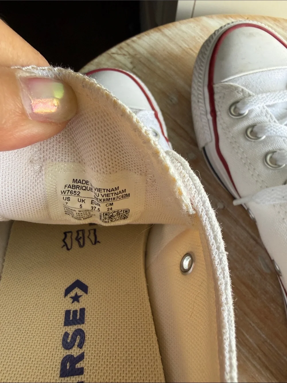 White Low-Top Canvas Sneakers with Red Trim - Classic Women's Lace-Up